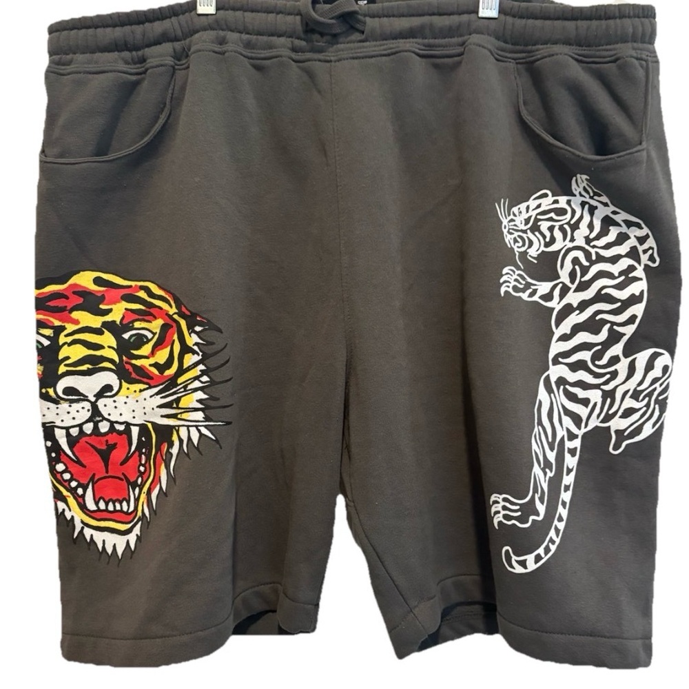 Ed Hardy men’s Tiger Graphics print gray sweat shorts Sz‎ XL
